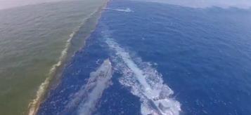 两片海水居然不会交融