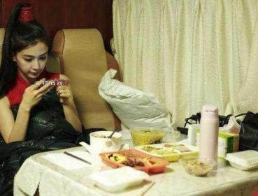 明星片场都吃些什么 明星片场都吃些什么