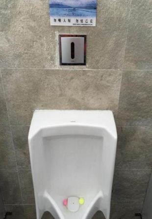 厕所里那些奇葩标语