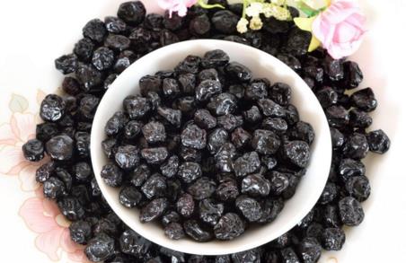 黑枸杞跟红枸杞有什么不同 黑枸杞跟红枸杞有什么不同