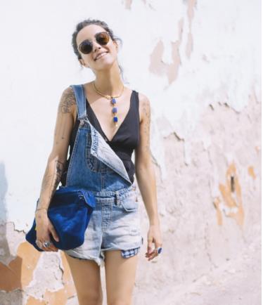 背带裤时毛新穿搭