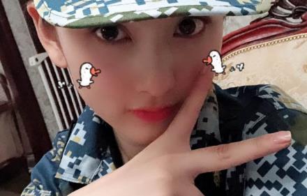 宋祖儿晒军训照