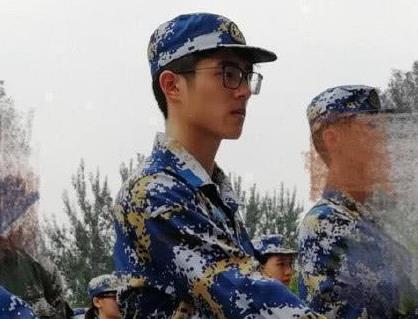 刘昊然补军训