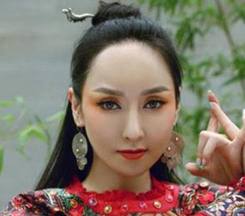 萨顶顶人设崩塌