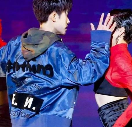 易烊千玺 易烊千玺