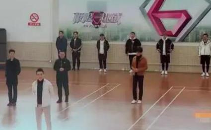 张馨予何捷相识过程