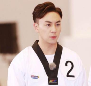 何姐释小龙怎么认识的