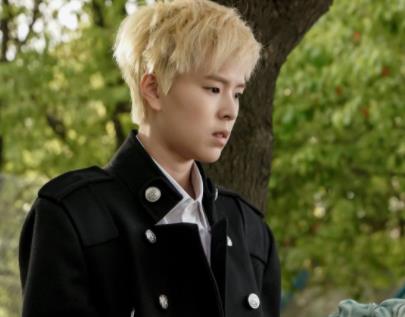 sunnee被黑粉送骂人衣服 sunnee被黑粉送骂人衣服