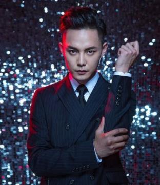 尹正跟张国荣好像他跟张国荣什么关系