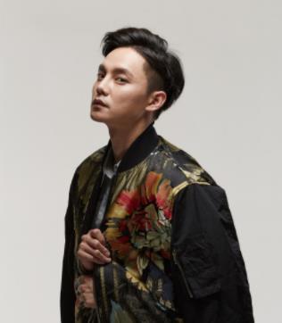 尹正跟张国荣好像他跟张国荣什么关系