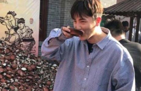 孙坚西安排队摔碗 孙坚西安排队摔碗