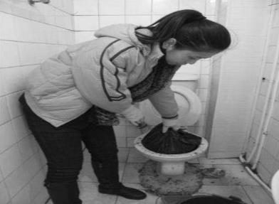 尴尬了上完厕所马桶堵 尴尬了上完厕所马桶堵