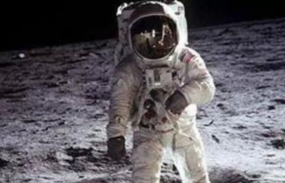 月球居然发现外星飞船