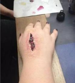 终于知道电影里皮开肉绽是怎么弄的了 终于知道电影里皮开肉绽是怎么弄的了