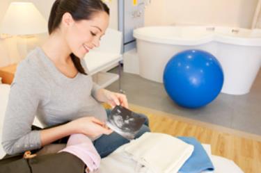 顺产对妈妈跟孩子好吗 顺产对妈妈跟孩子好吗