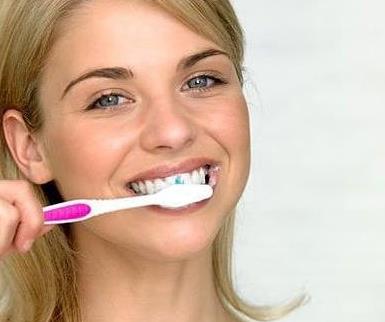 牙龈出血是什么原因造成的