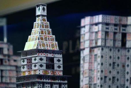 世界上最宏伟的扑克牌建筑