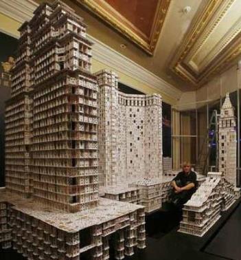 世界上最宏伟的扑克牌建筑