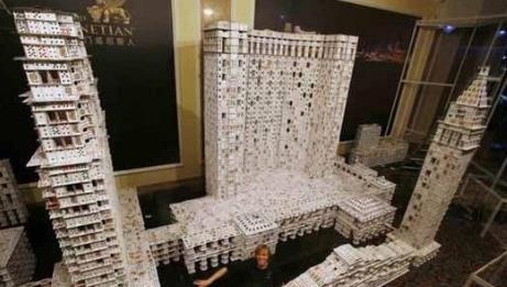 世界上最宏伟的扑克牌建筑