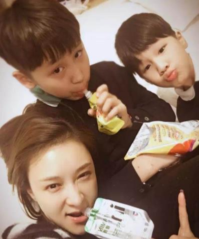 乐珈彤现在怎么样了：乐珈彤与儿子合照