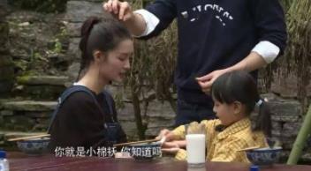 邓伦心有所属这些小细节暴露了他的心思:邓伦美照 邓伦心有所属这些小细节暴露了他的心思:邓伦美照