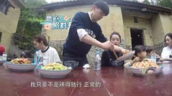 邓伦心有所属这些小细节暴露了他的心思:邓伦美照 邓伦心有所属这些小细节暴露了他的心思:邓伦美照