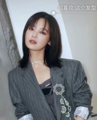 辛芷蕾法式刘海发型：辛芷蕾也有这么可爱的一面