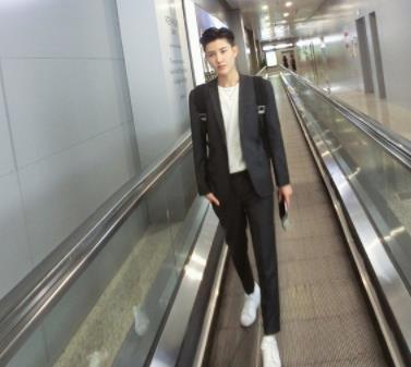 林弯弯是男是女：林弯弯整容前后对比图