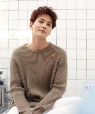 徐正溪结婚了吗老婆是谁：徐正溪帅气撩人写真