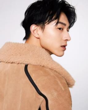 魏天浩个人资料：魏天浩照片帅气壁纸