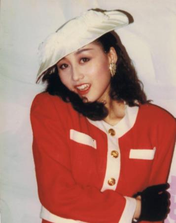 利智图片：李连杰妻子利智的现状