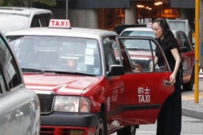 利智图片：李连杰妻子利智的现状