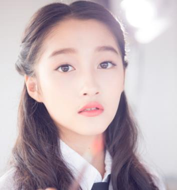 关晓彤背景:关晓彤个人资料 关晓彤背景:关晓彤个人资料