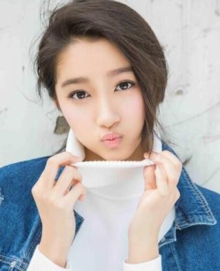 关晓彤背景:关晓彤个人资料 关晓彤背景:关晓彤个人资料