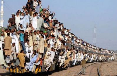 印度火车真的有挂票吗：为什么印度火车挂那么多人