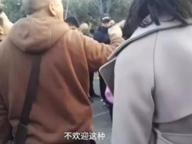 郑州尬舞：尬舞令人尴尬引起众怒 市民表示不忍直视