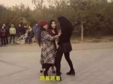 郑州尬舞：尬舞令人尴尬引起众怒 市民表示不忍直视