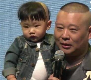 胡中惠郭德纲前妻现在怎么样了：胡中惠与现任老公合影