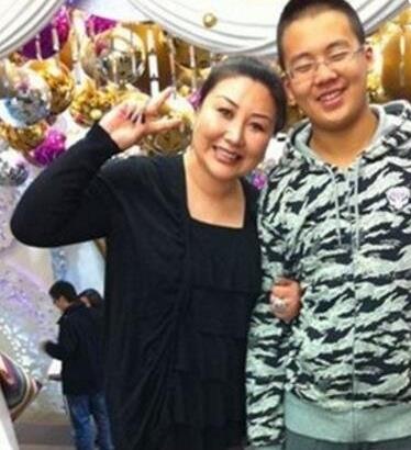 胡中惠郭德纲前妻现在怎么样了：胡中惠与现任老公合影