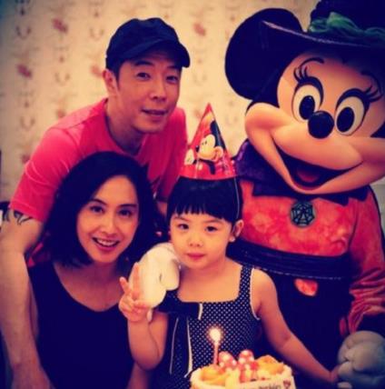 黄贯中靠什么经济来源养家庭:朱茵年轻时候有多美照片 黄贯中靠什么经济来源养家庭:朱茵年轻时候有多美照片