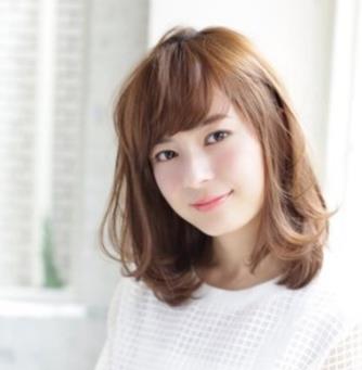 20适合圆脸的卷发图片：圆脸发型冬季自救指南