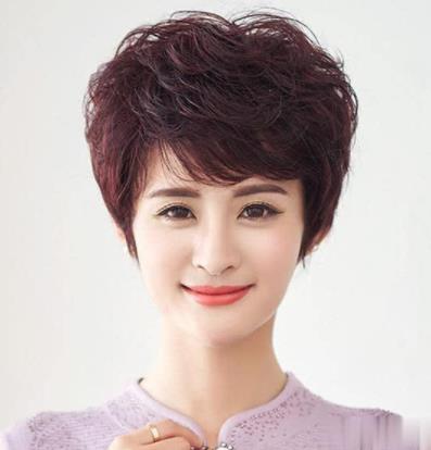 40岁留什么发型显年轻：适合40岁女人烫的头发