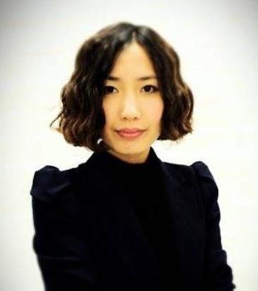 40岁留什么发型显年轻：适合40岁女人烫的头发