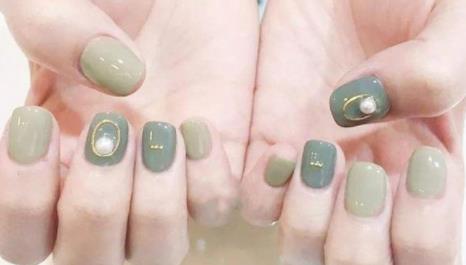 美甲图片简单大方显白：19年最新潮流简单大气美甲图片