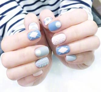 美甲图片简单大方显白：19年最新潮流简单大气美甲图片