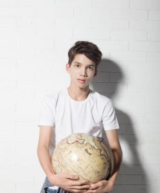 派伟俊与昆凌的关系：派伟俊的女朋友是谁