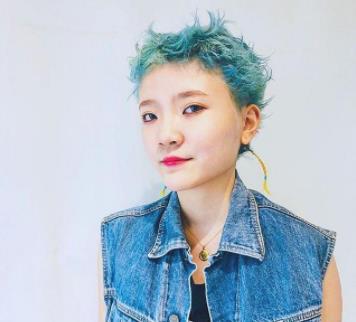 雅痞女的穿衣风格：女生雅痞发型图片