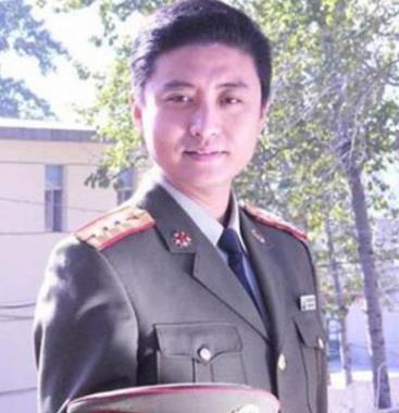 演员周炜为何一头白发：周炜简历个人资料简介