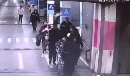 男子突然猝死小区车库:路经保安没有及时营救谁的责任 男子突然猝死小区车库:路经保安没有及时营救谁的责任