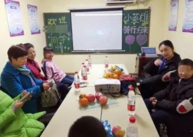 父亲让儿子顶冷风骑行150公里：这样对孩子真的好吗